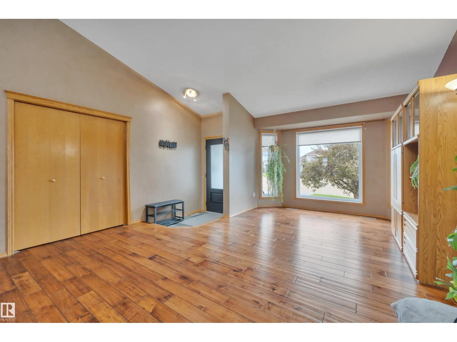 6415 159 AV NW