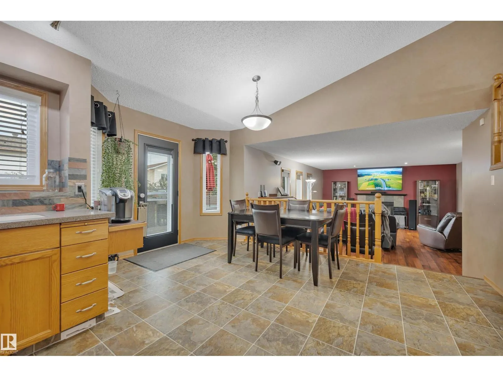 6415 159 AV NW