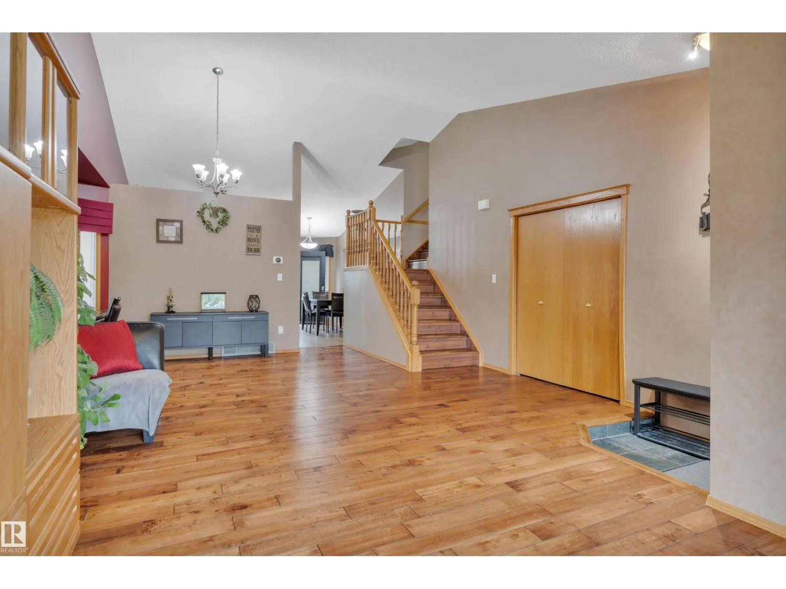 6415 159 AV NW