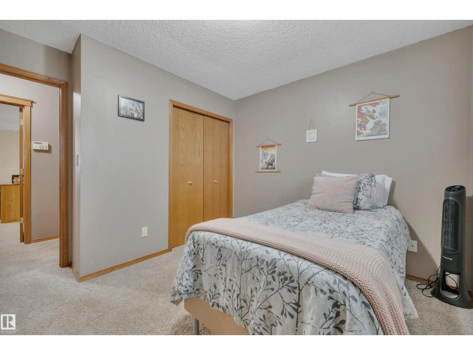 6415 159 AV NW