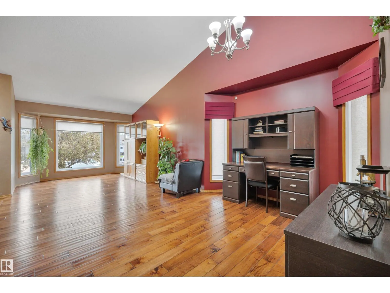 6415 159 AV NW