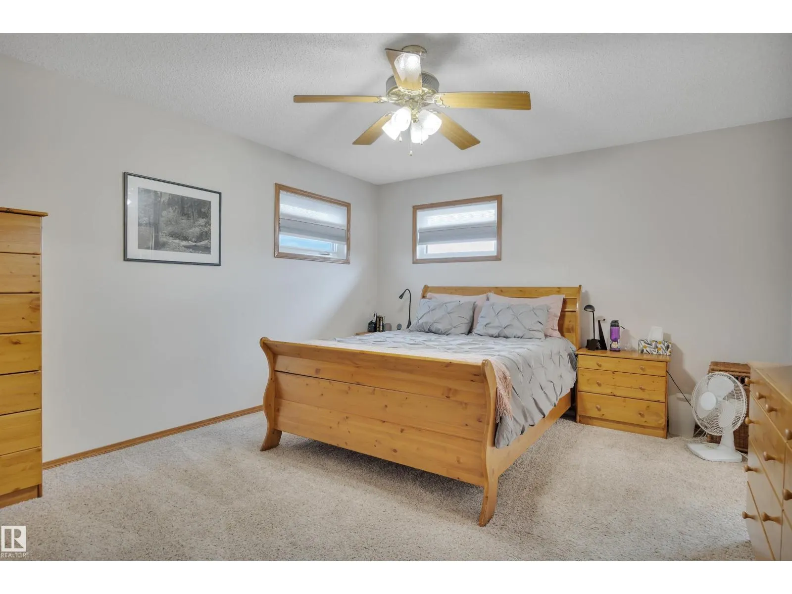 6415 159 AV NW
