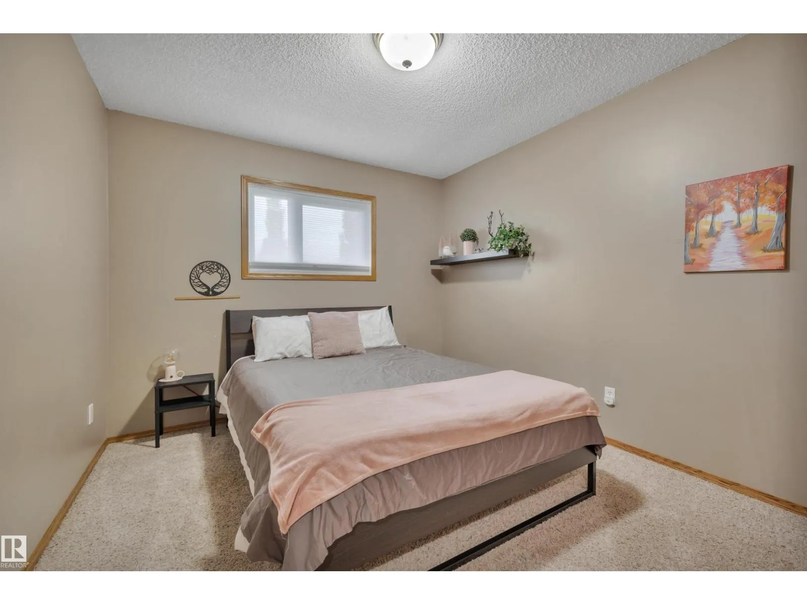 6415 159 AV NW