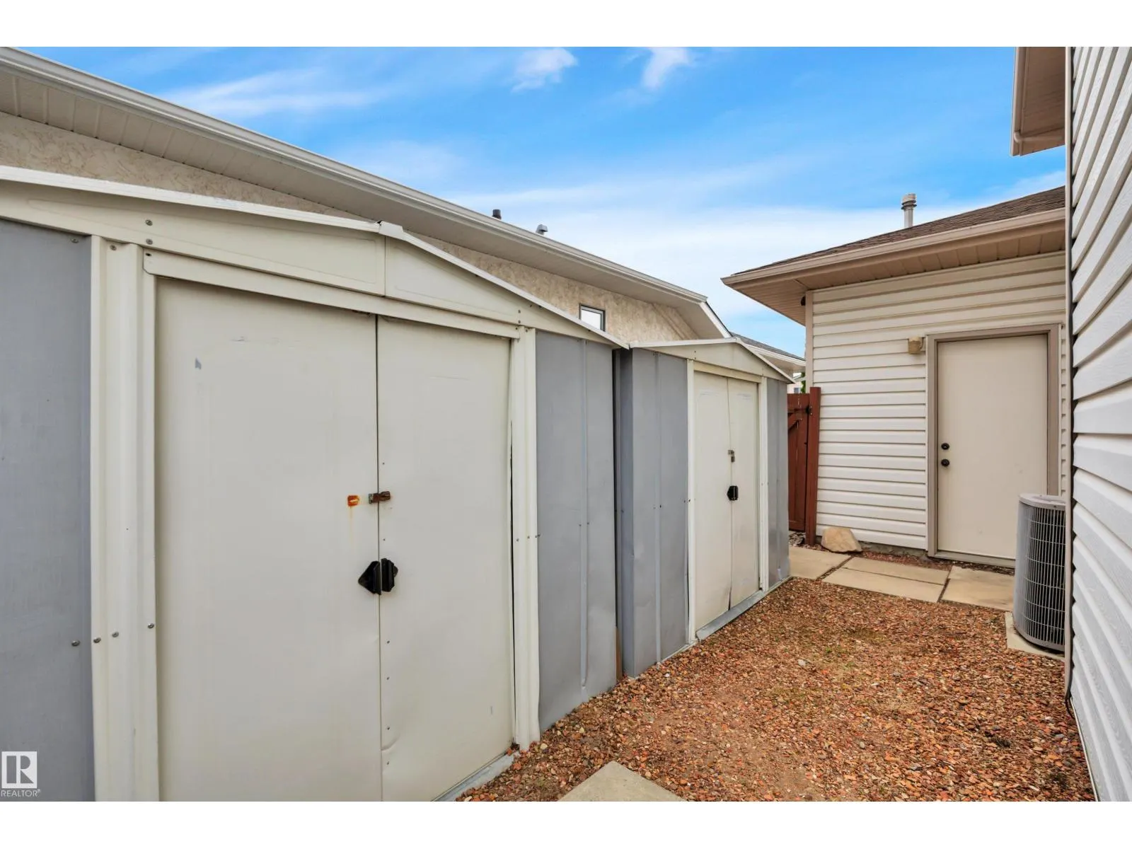 6415 159 AV NW