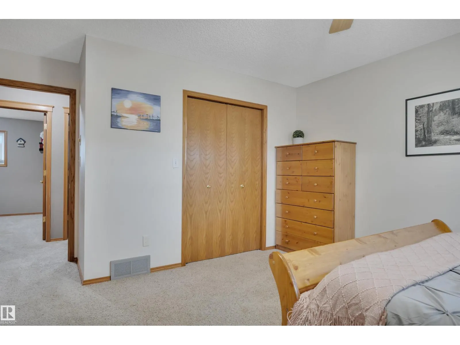 6415 159 AV NW