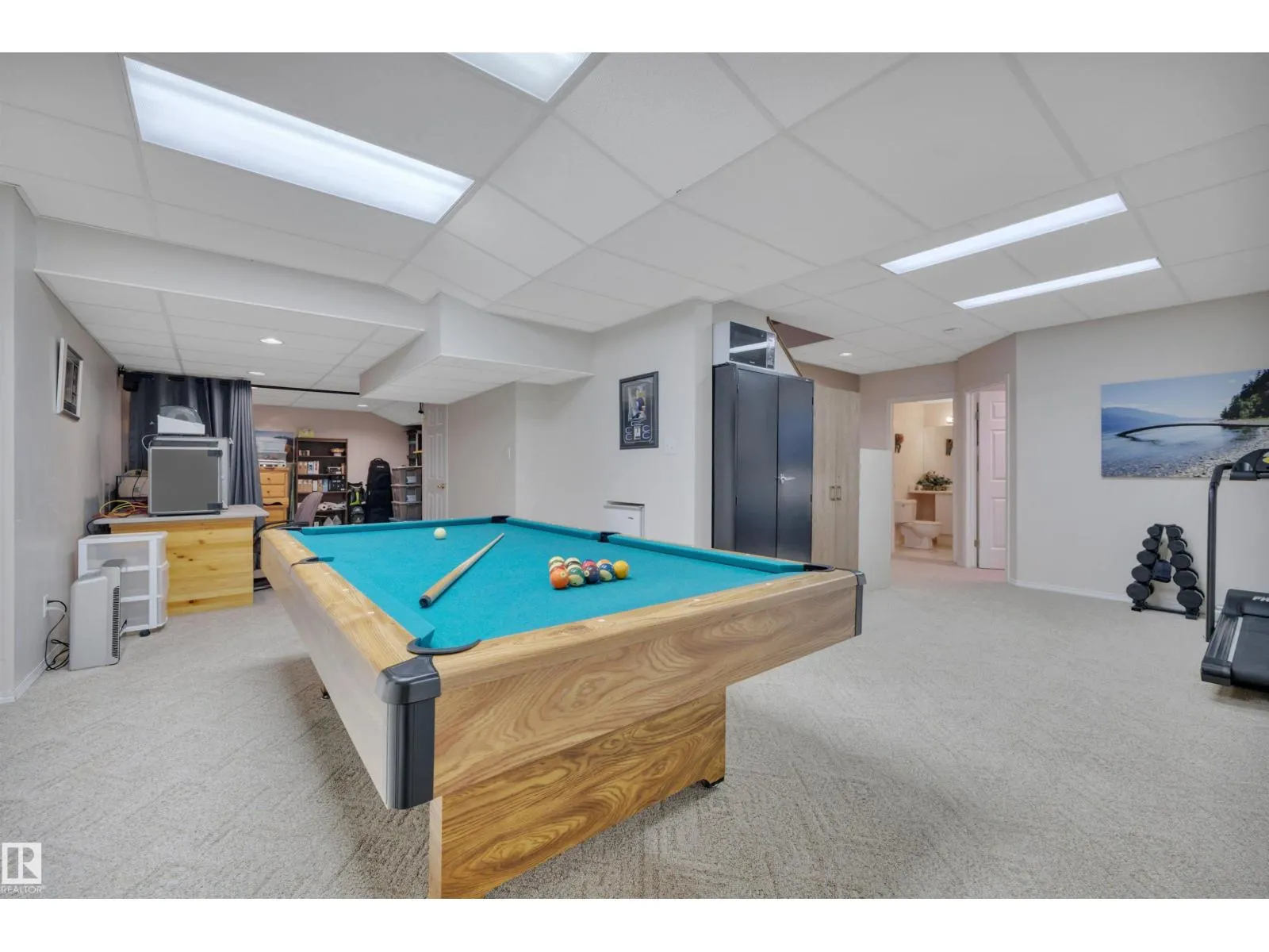 6415 159 AV NW