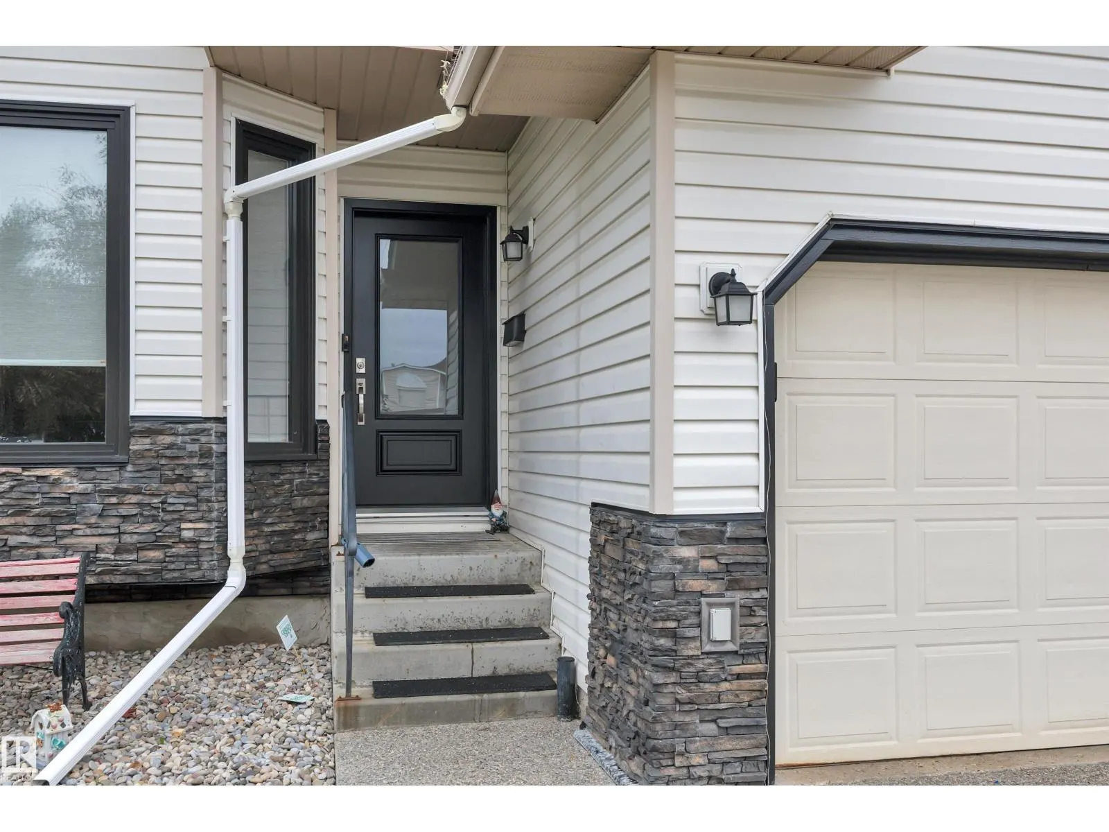 6415 159 AV NW