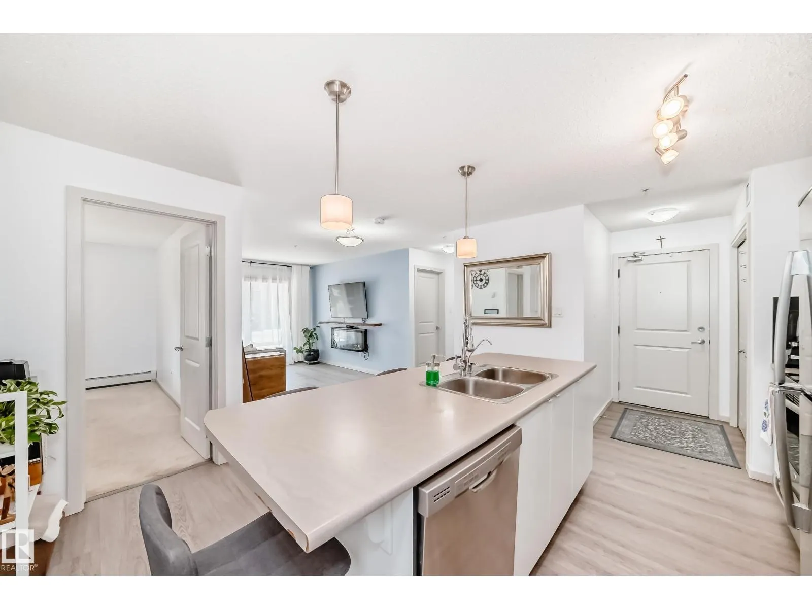 148-348 WINDERMERE RD NW