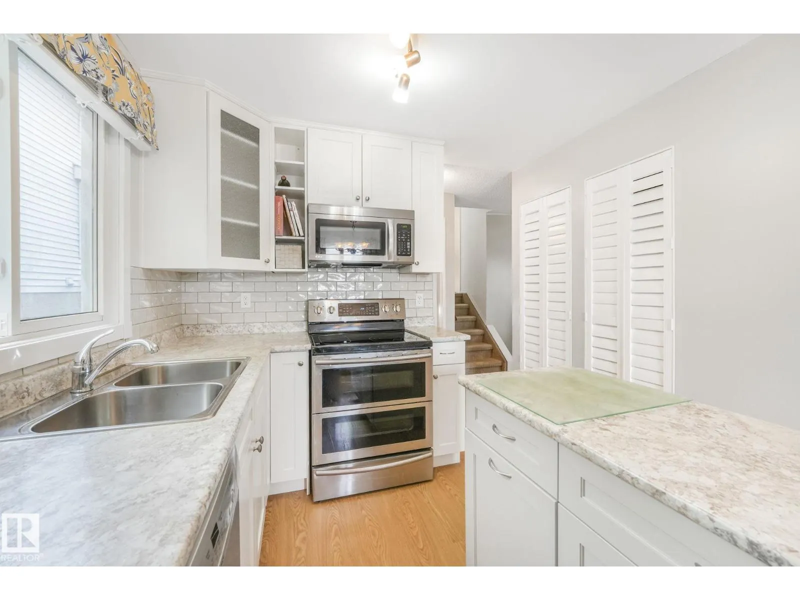 4611 10 AV NW