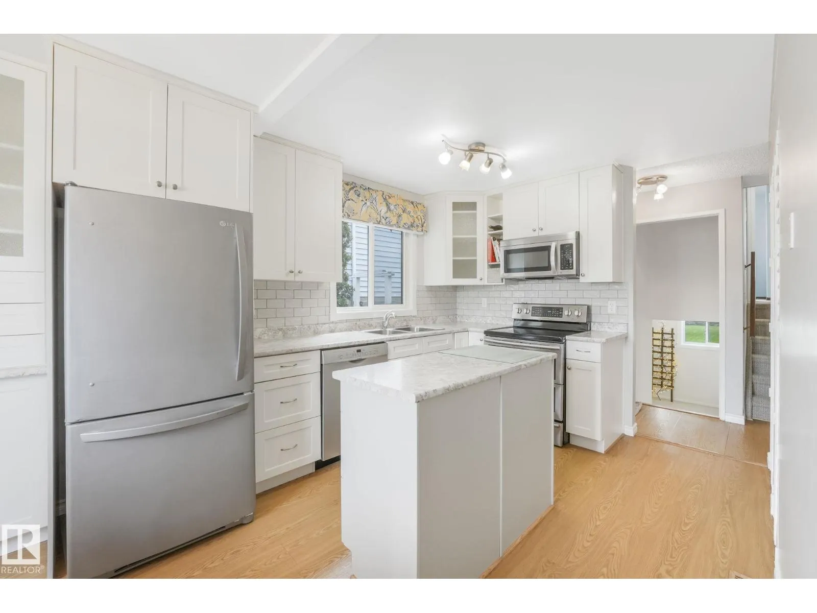4611 10 AV NW