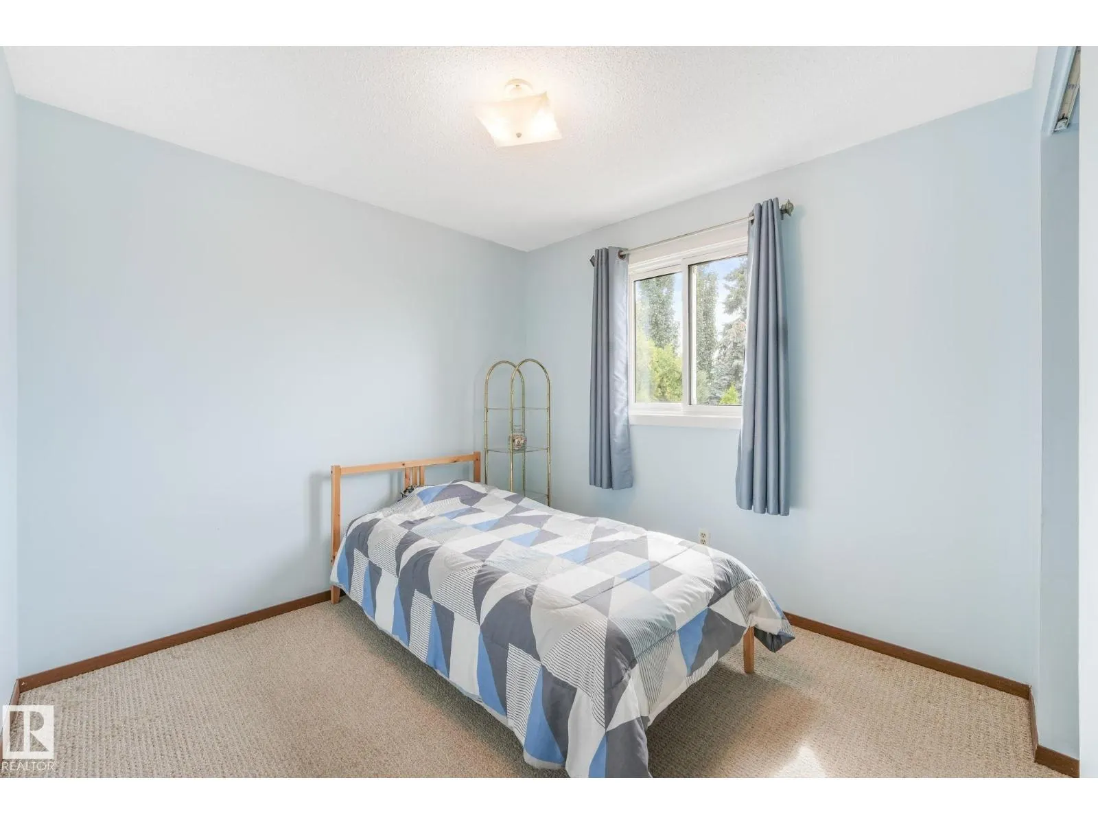 4611 10 AV NW