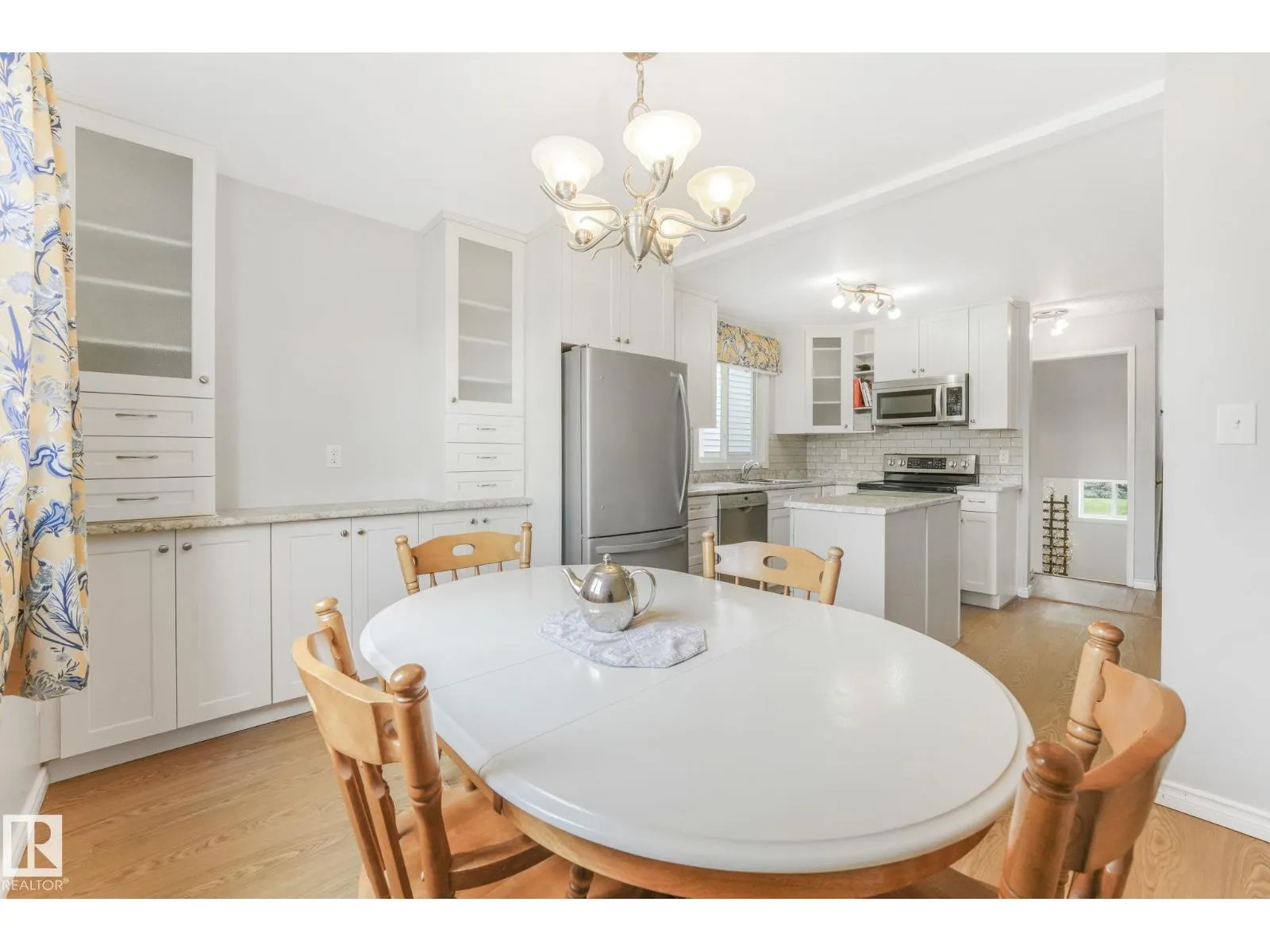 4611 10 AV NW