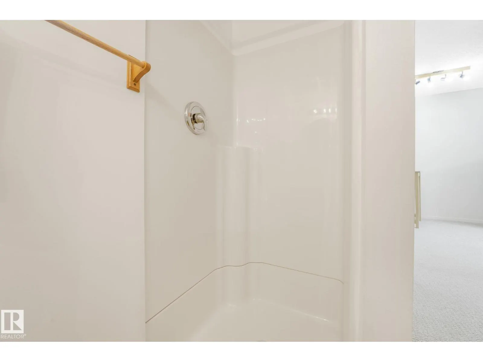 4611 10 AV NW