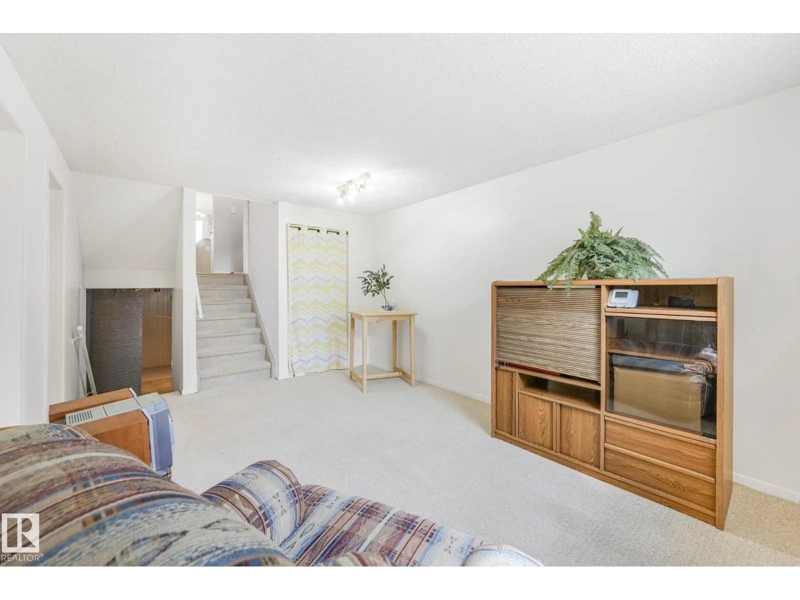 4611 10 AV NW