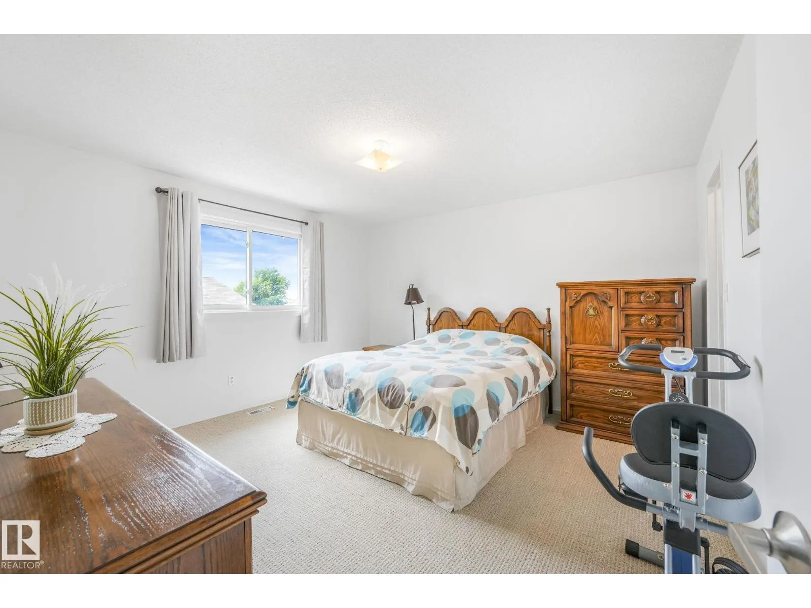 4611 10 AV NW