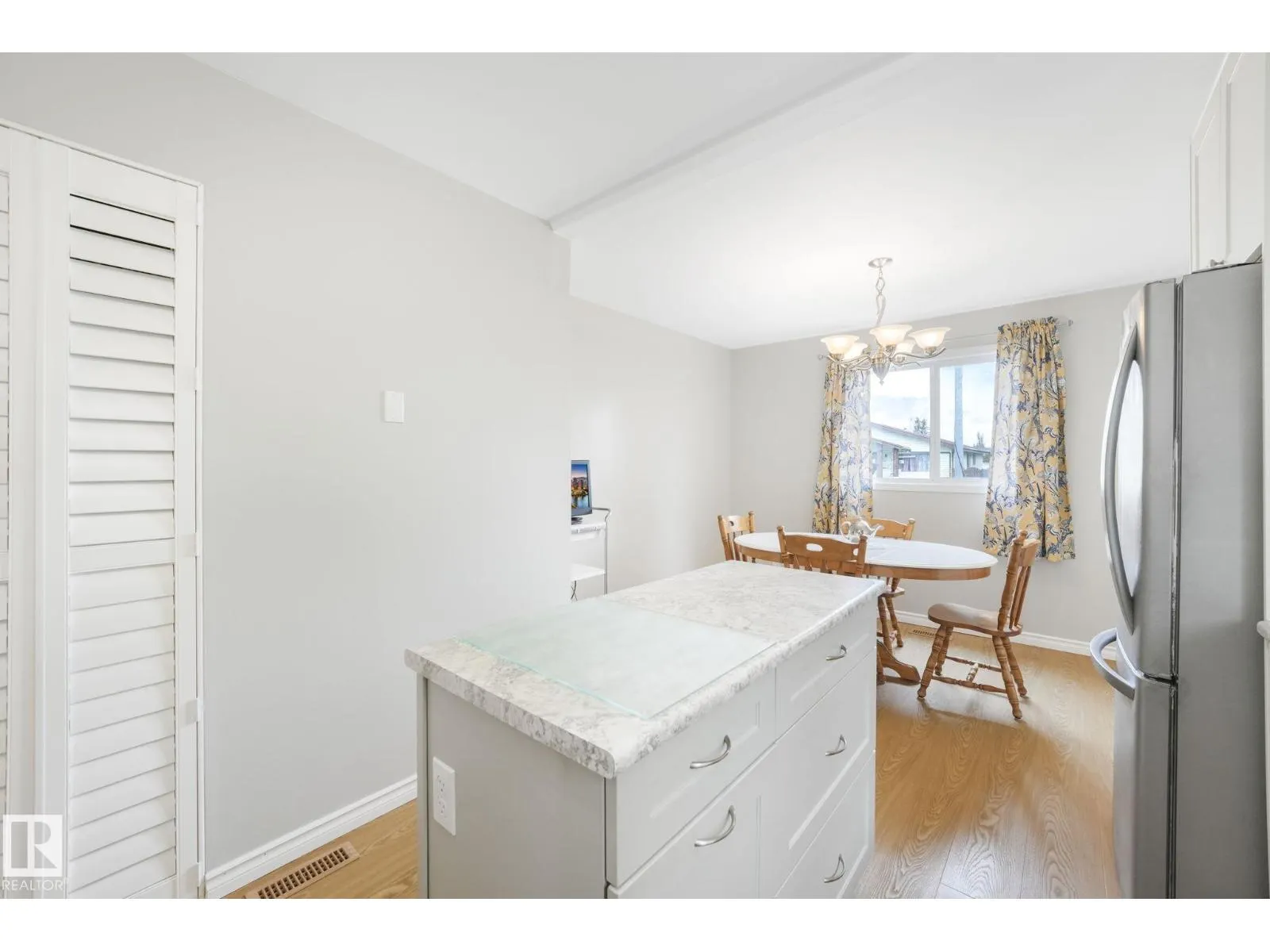 4611 10 AV NW