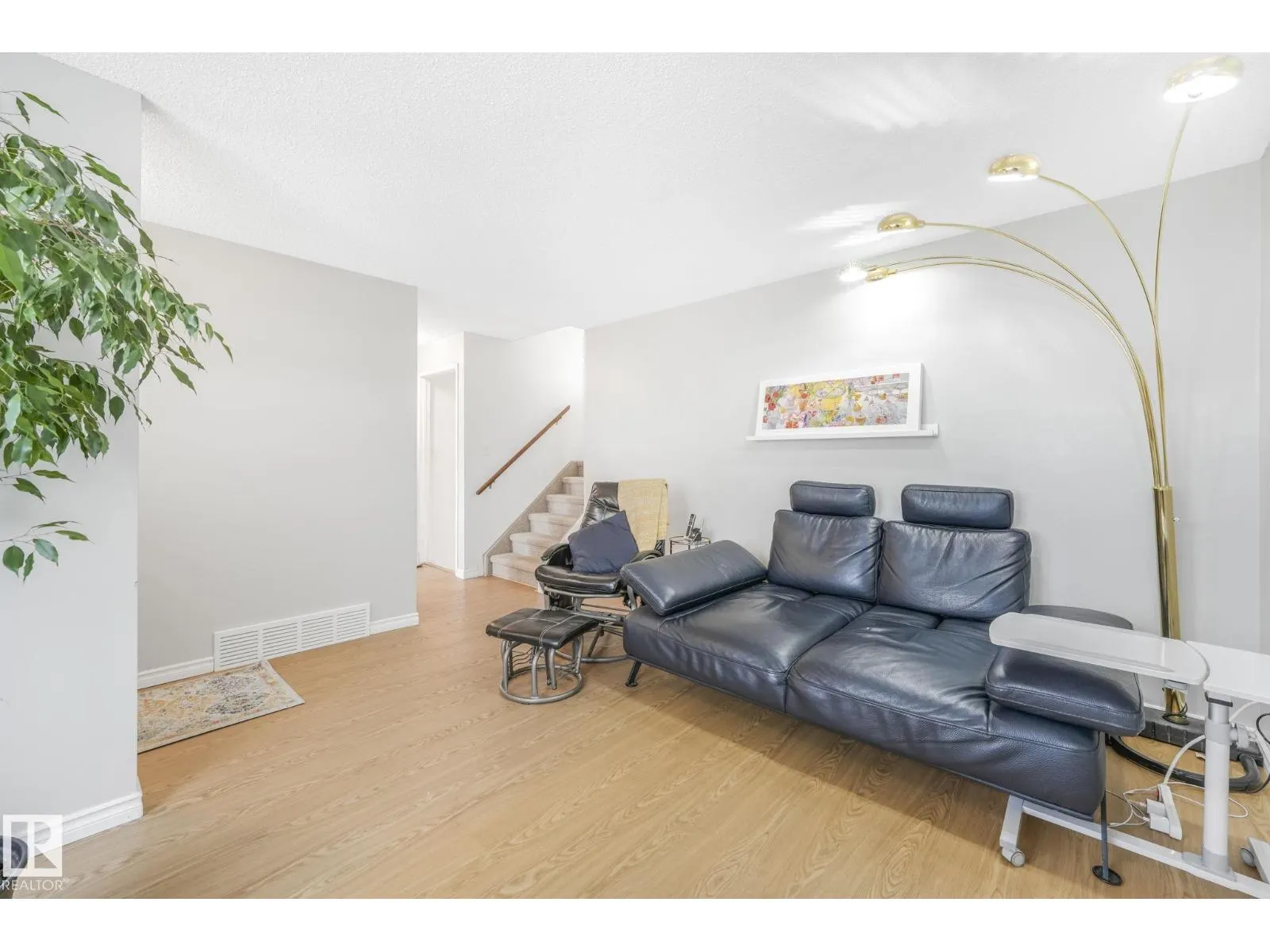 4611 10 AV NW
