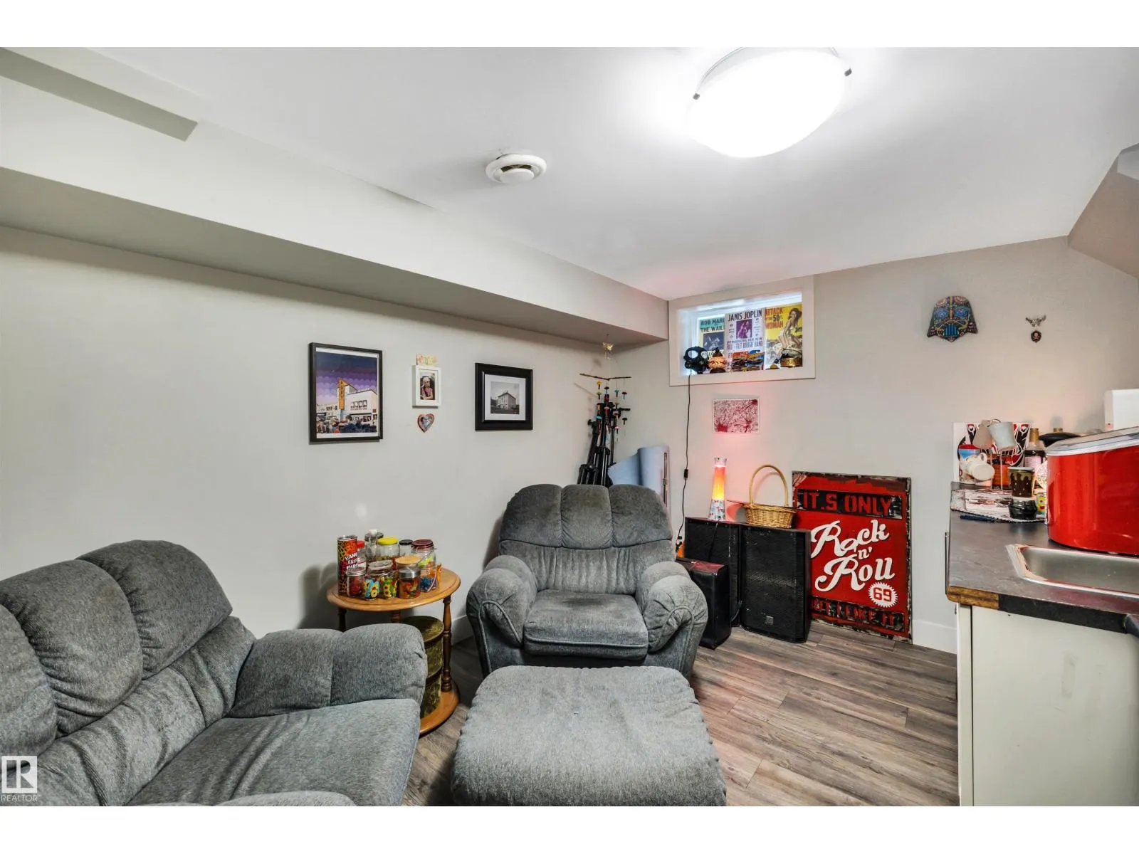 9628 63 AV NW