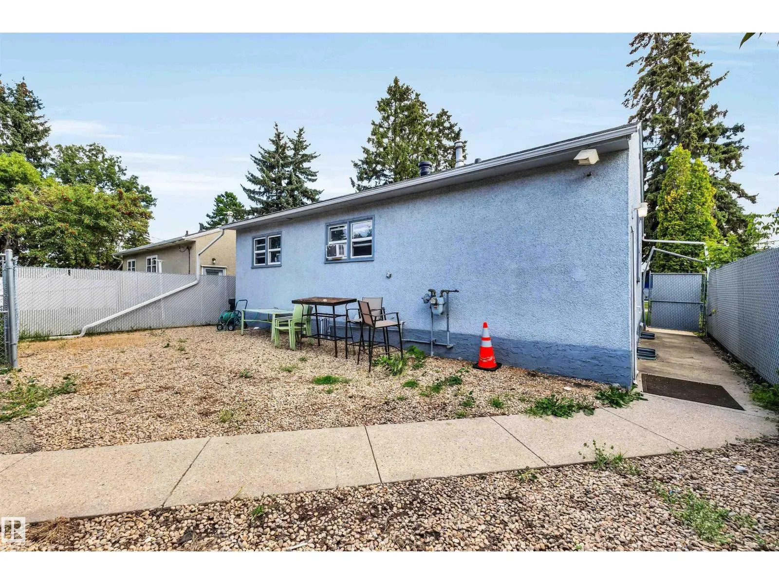 9628 63 AV NW