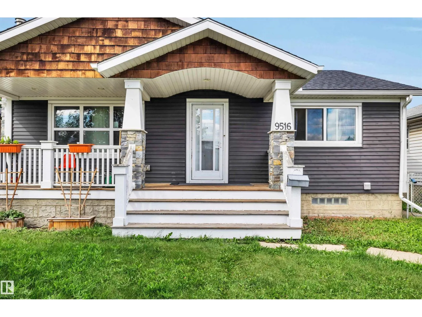 9516 63 AV NW