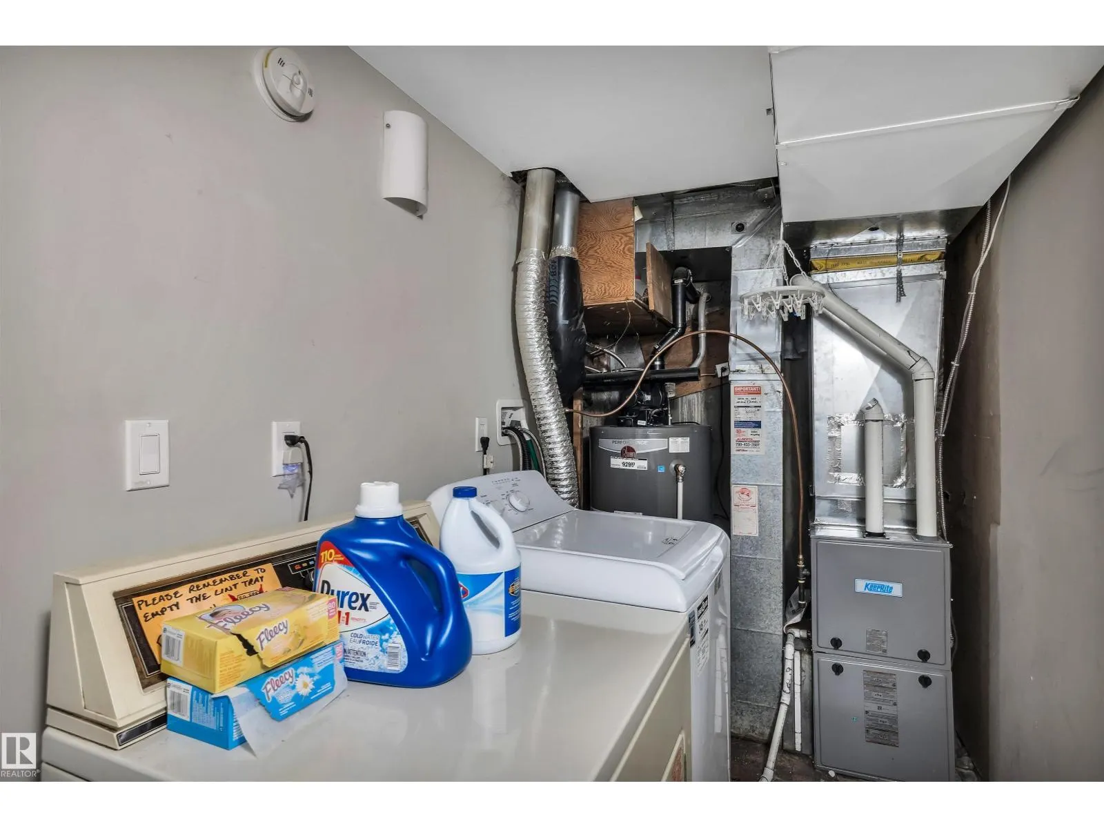 9516 63 AV NW