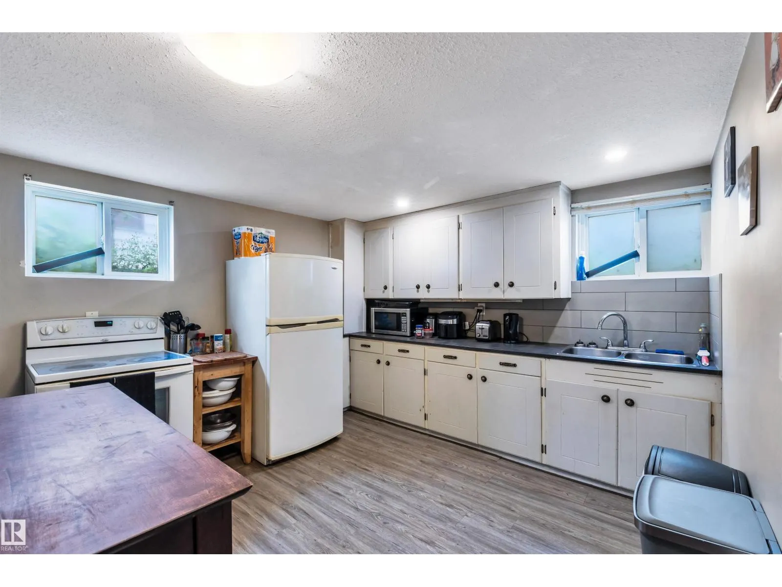 9516 63 AV NW