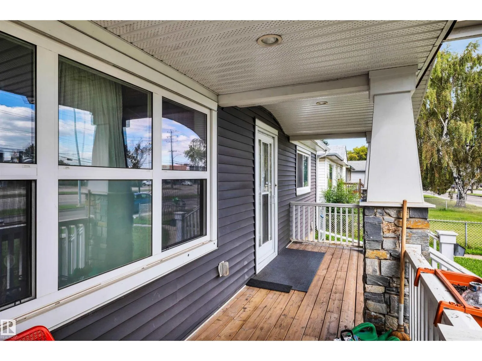9516 63 AV NW