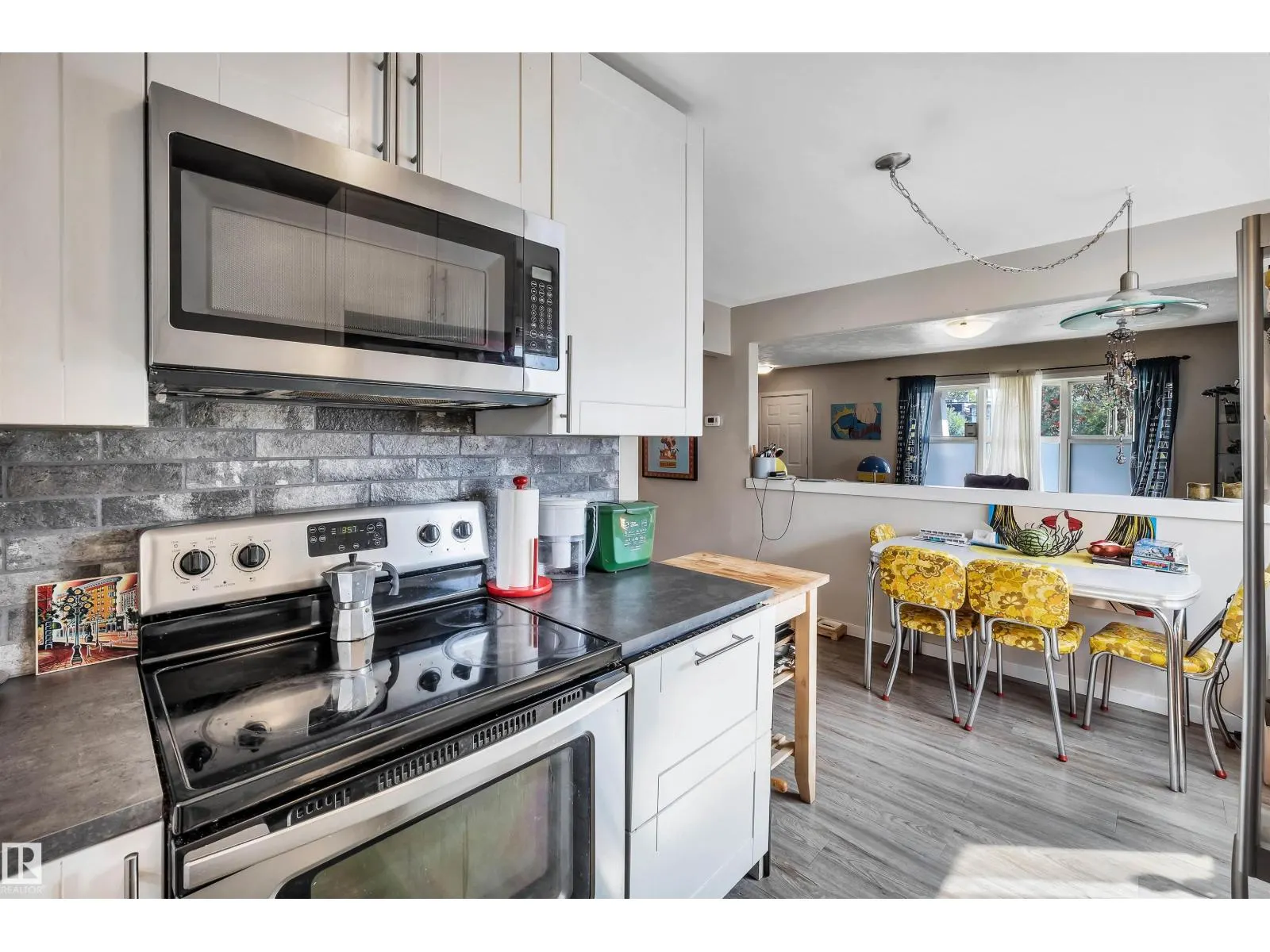 9516 63 AV NW