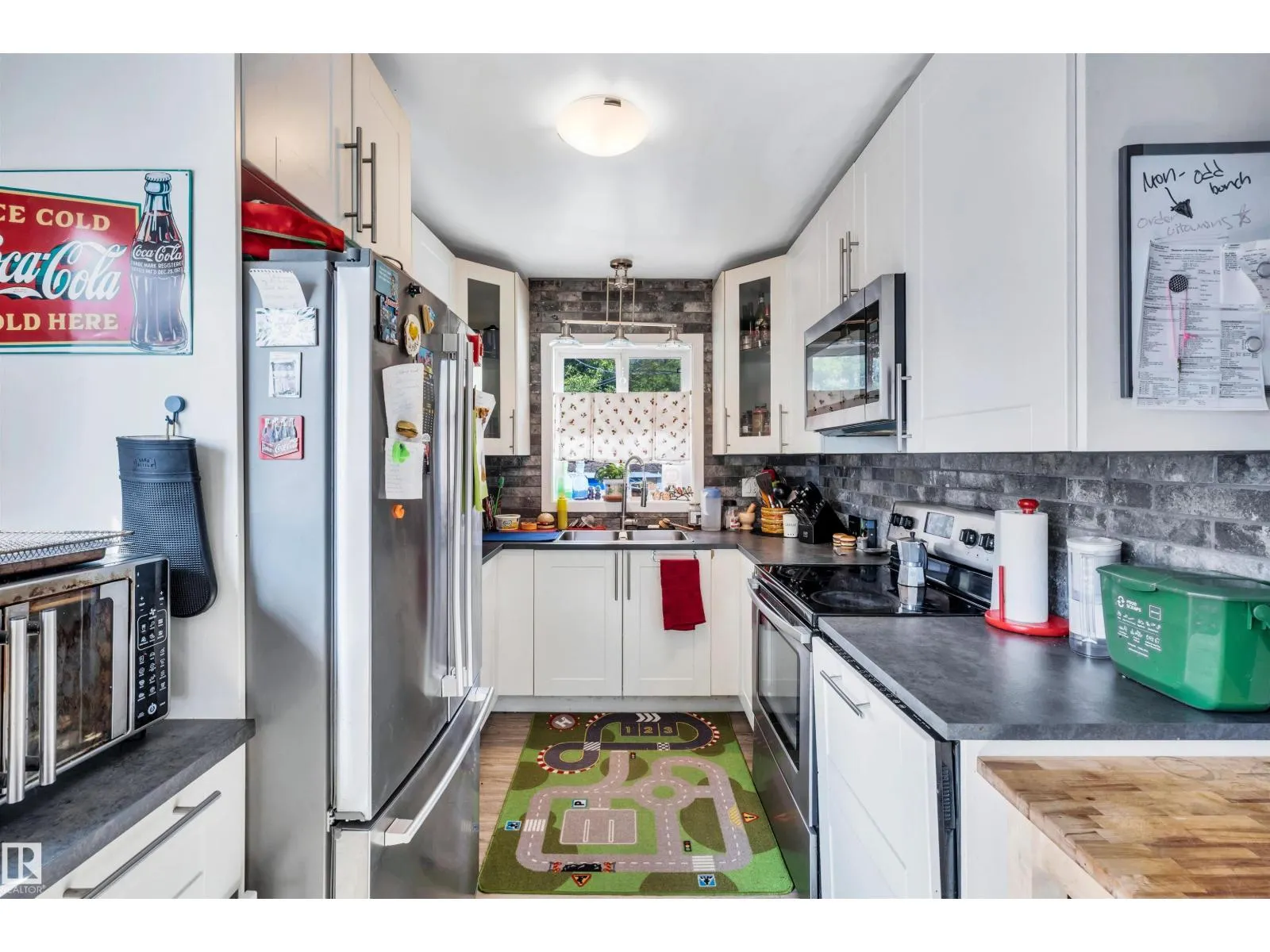9516 63 AV NW