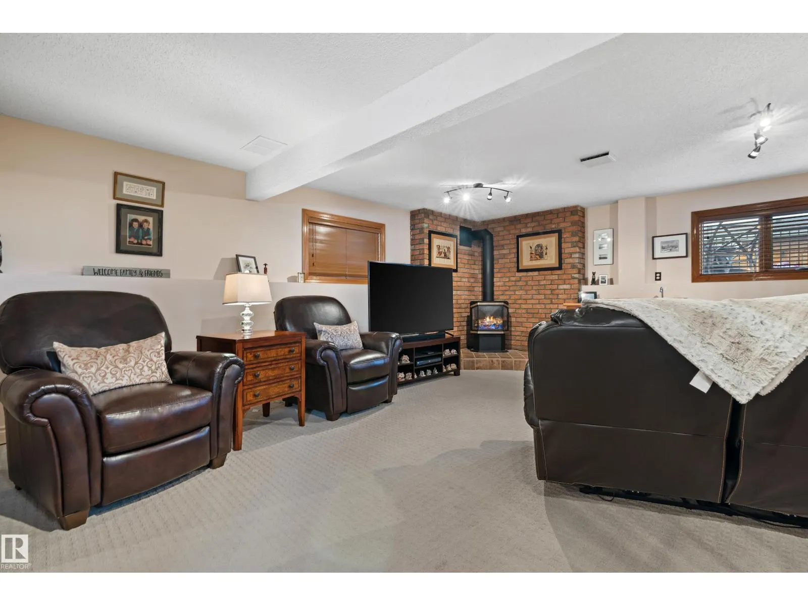 15703 78 ST NW