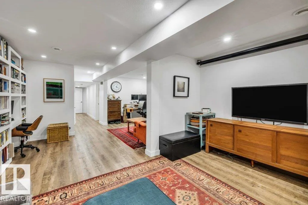 8564 & 8566 88 ST NW