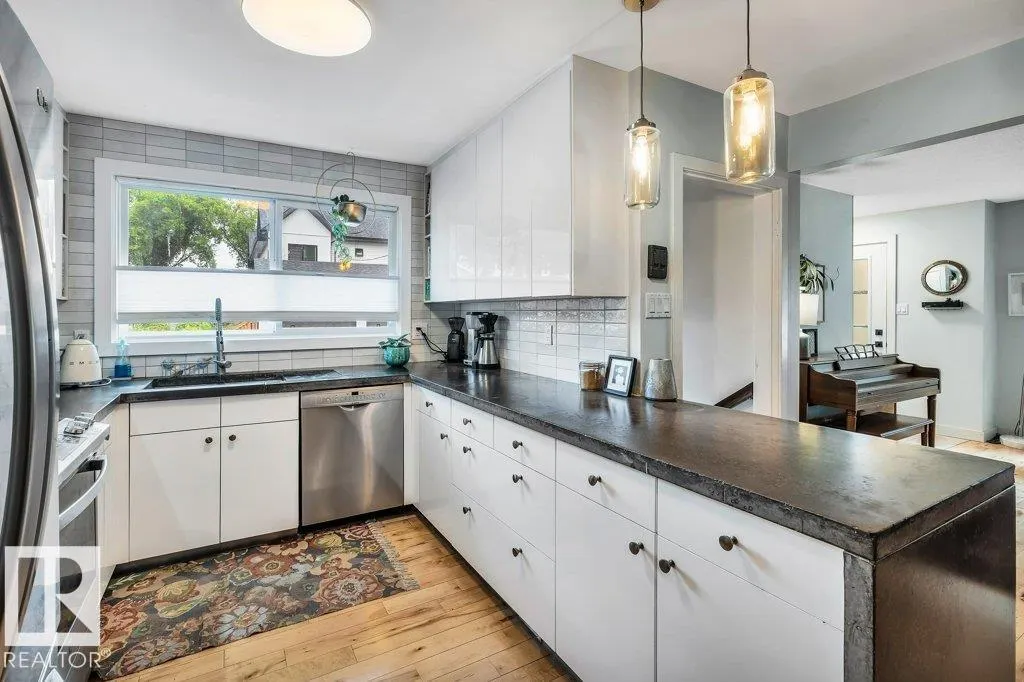 8564 & 8566 88 ST NW