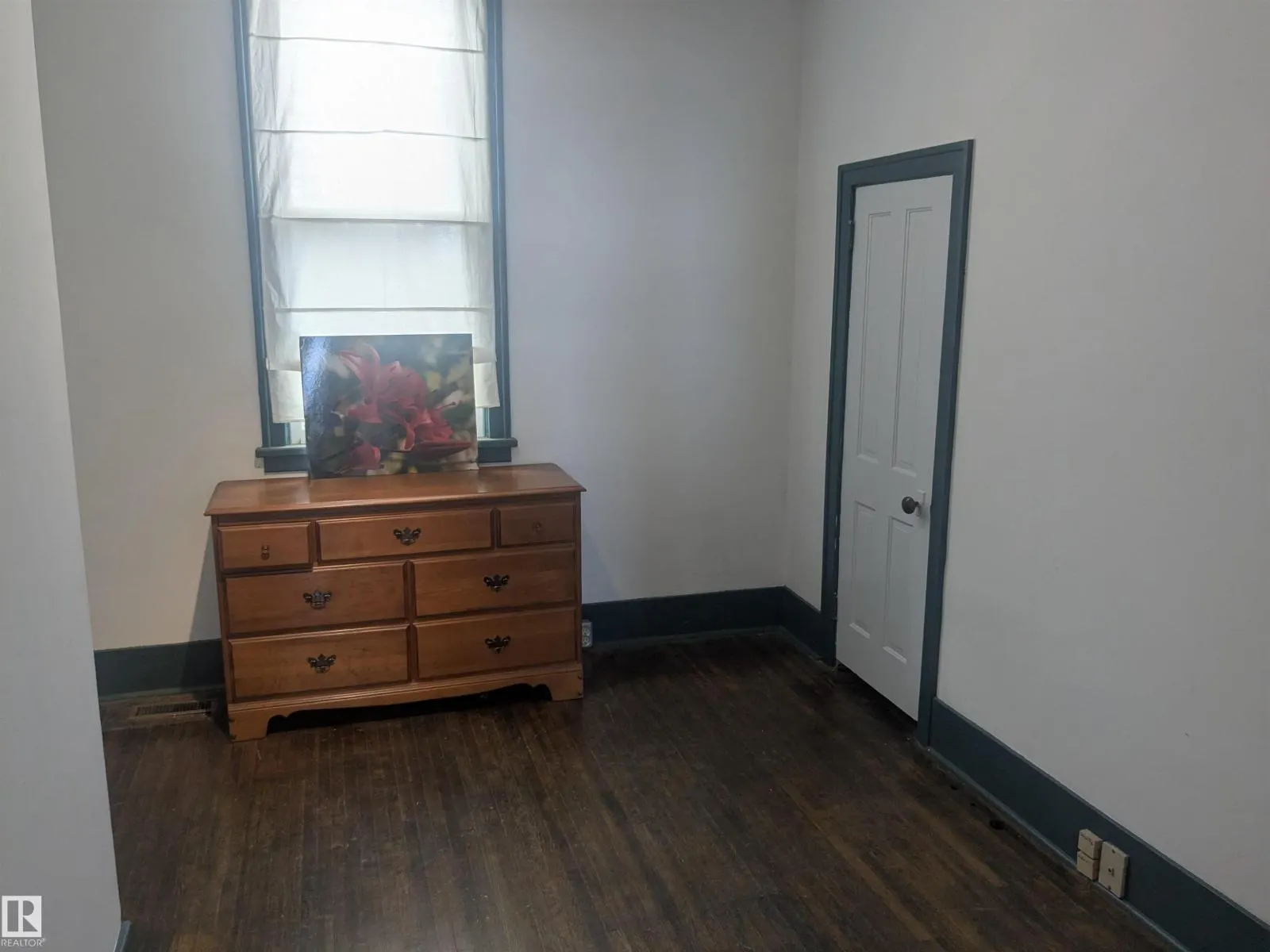 8416 104 ST NW