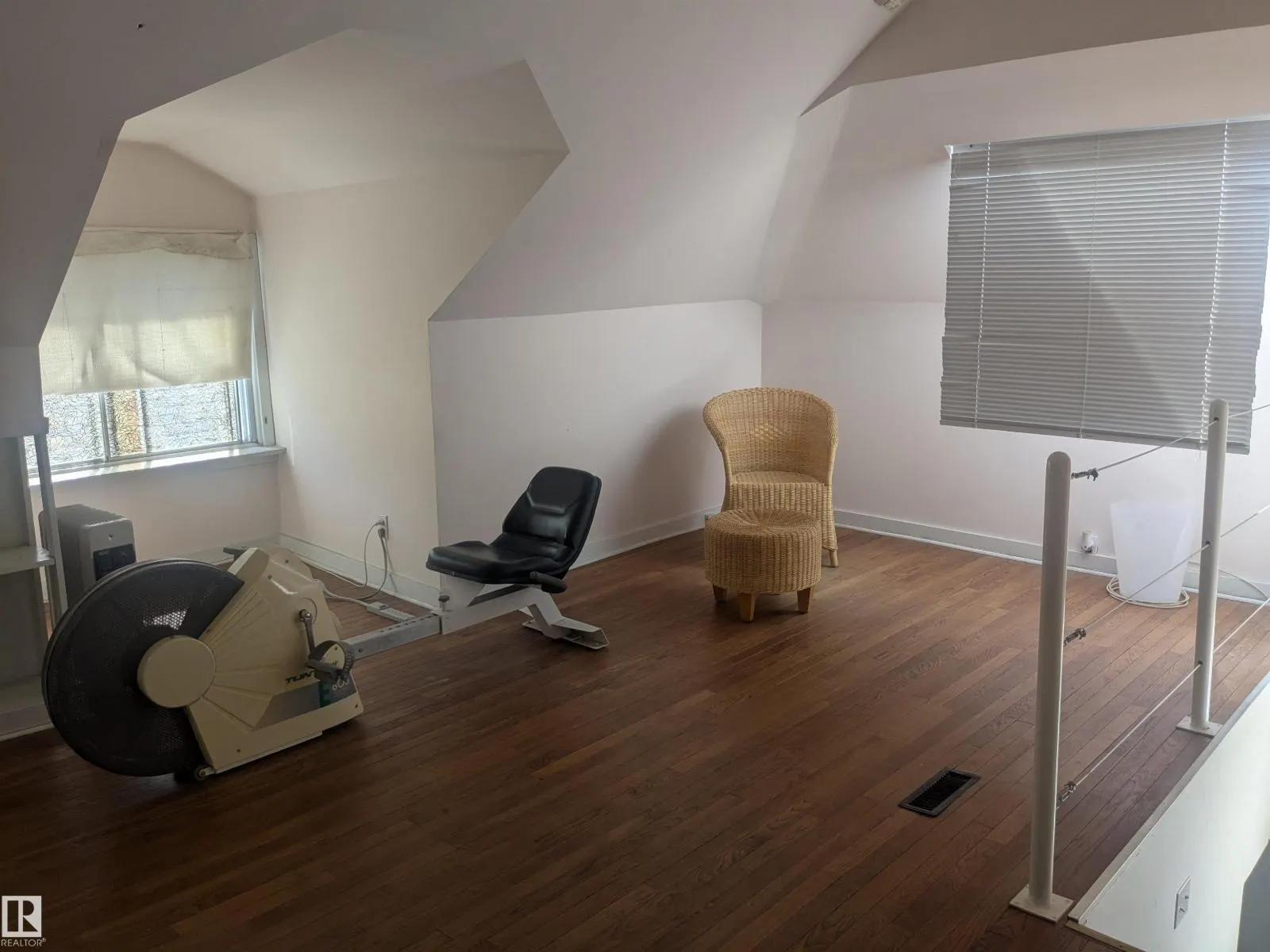 8416 104 ST NW