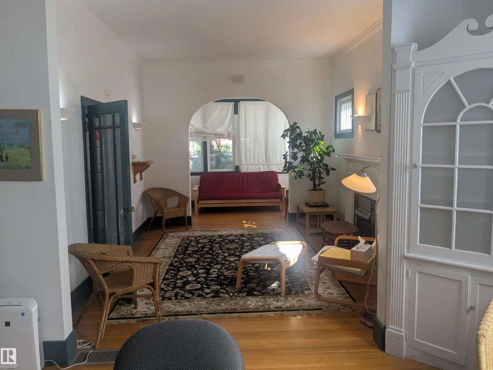 8416 104 ST NW