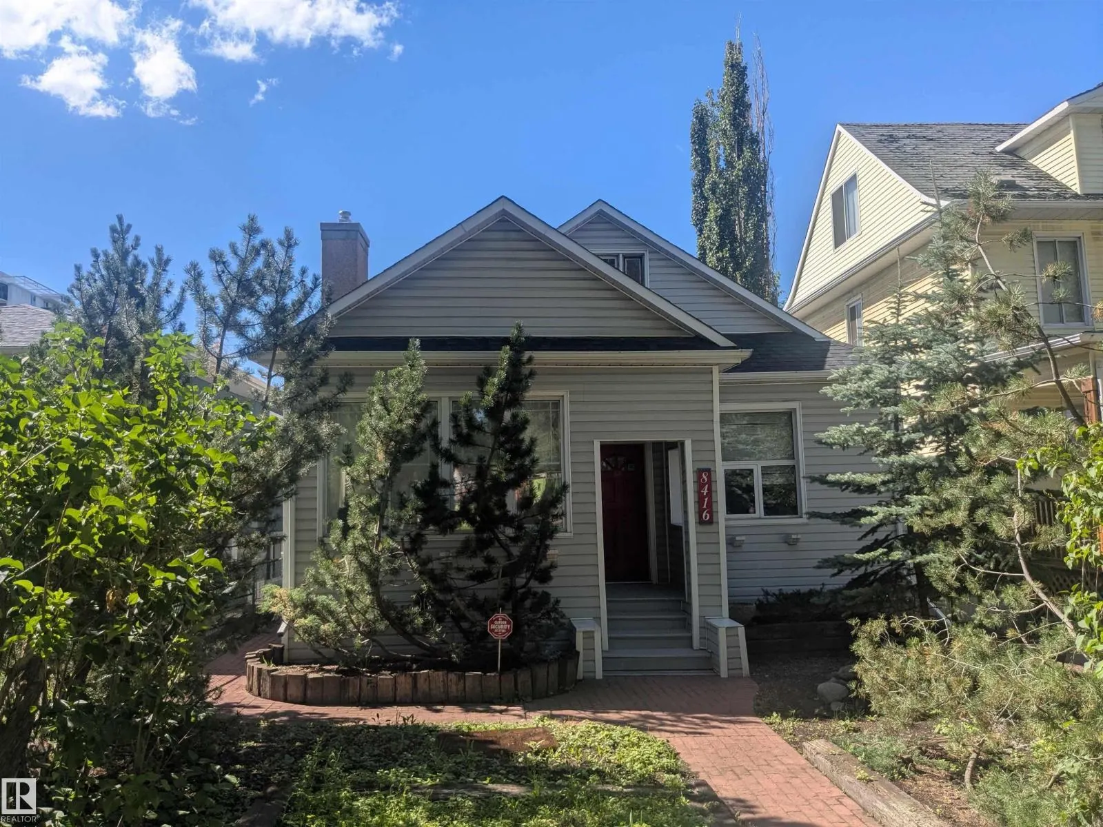8416 104 ST NW