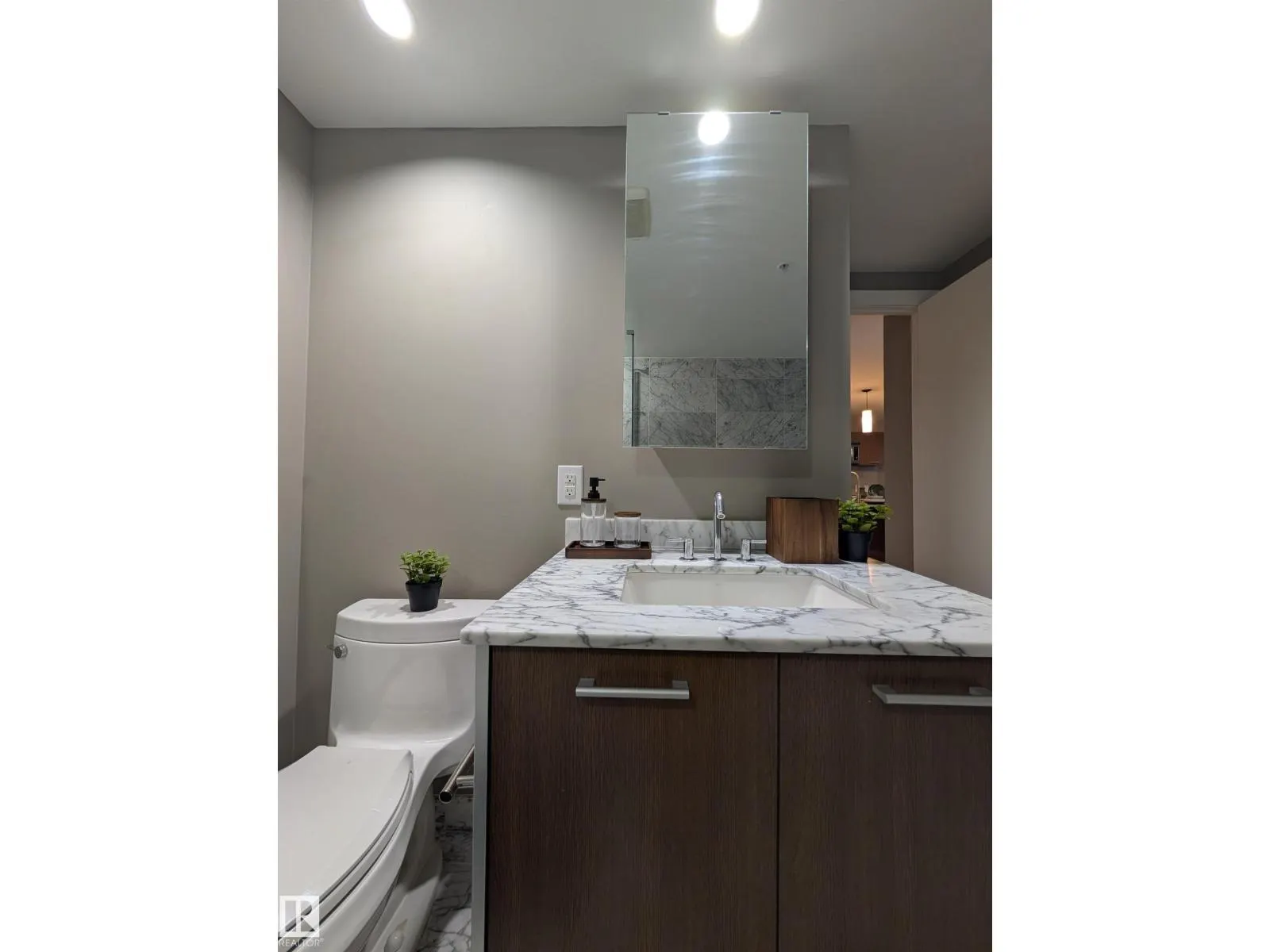 #416 2510 109 ST NW