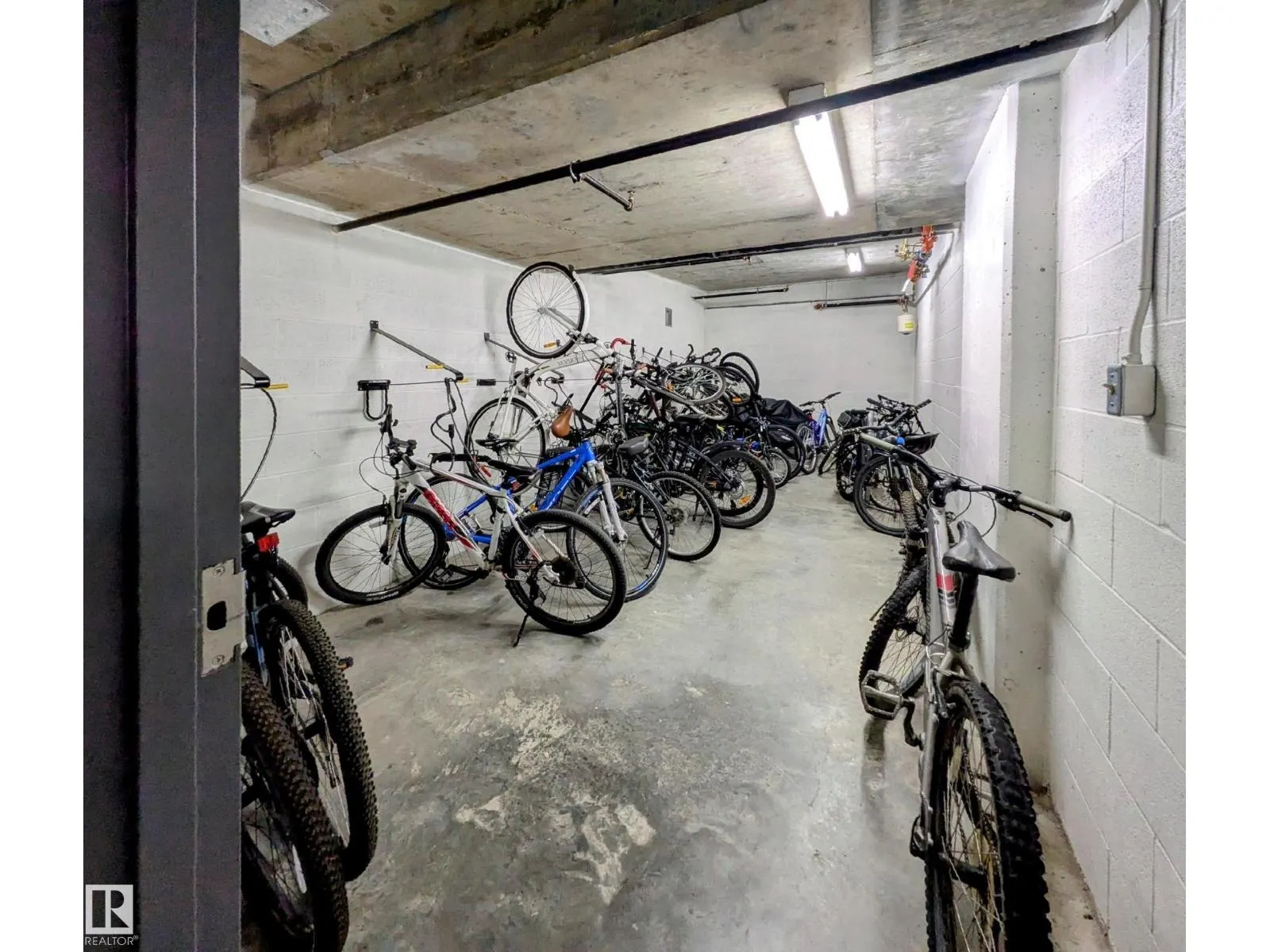 #416 2510 109 ST NW