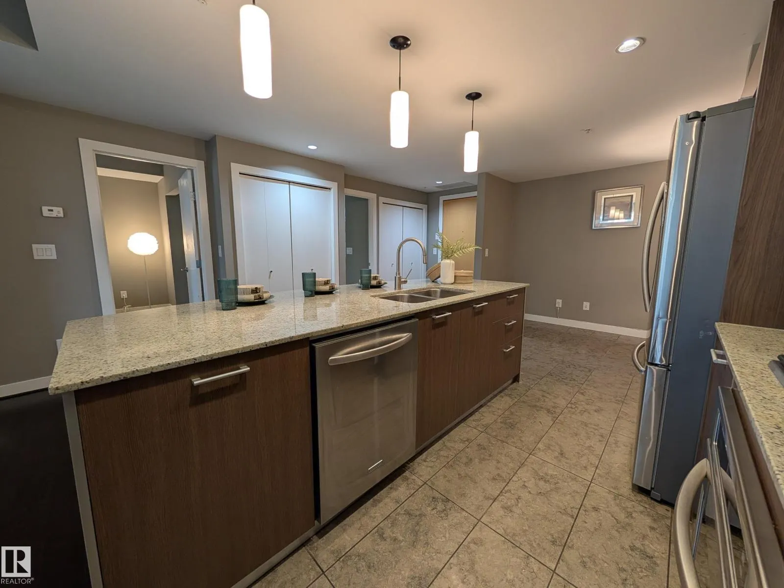 #416 2510 109 ST NW