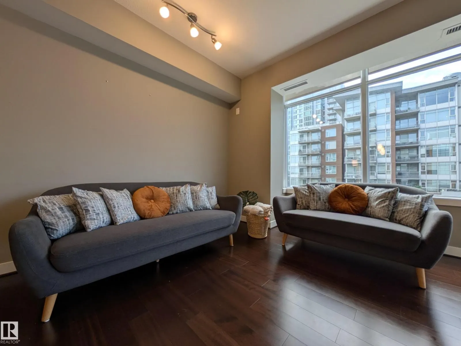#416 2510 109 ST NW