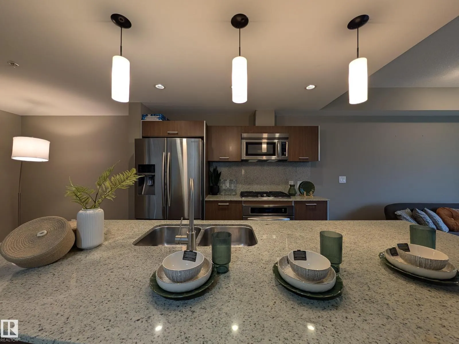 #416 2510 109 ST NW
