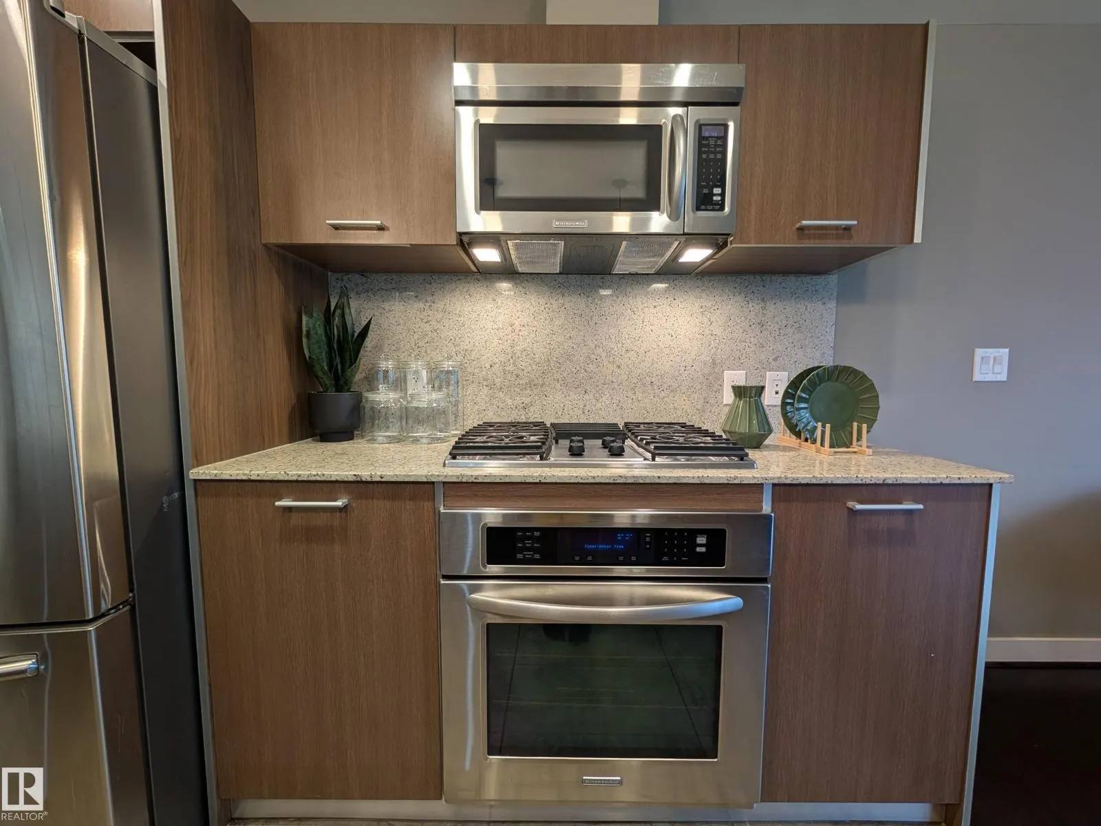 #416 2510 109 ST NW