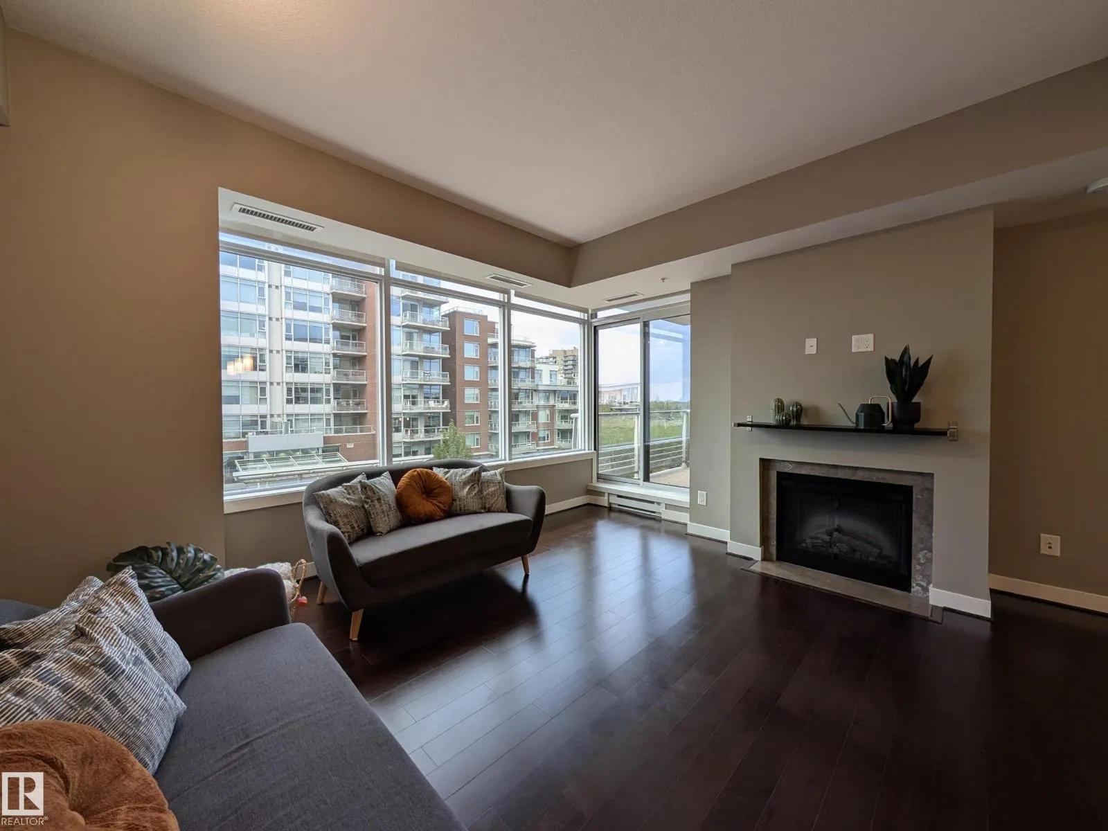 #416 2510 109 ST NW