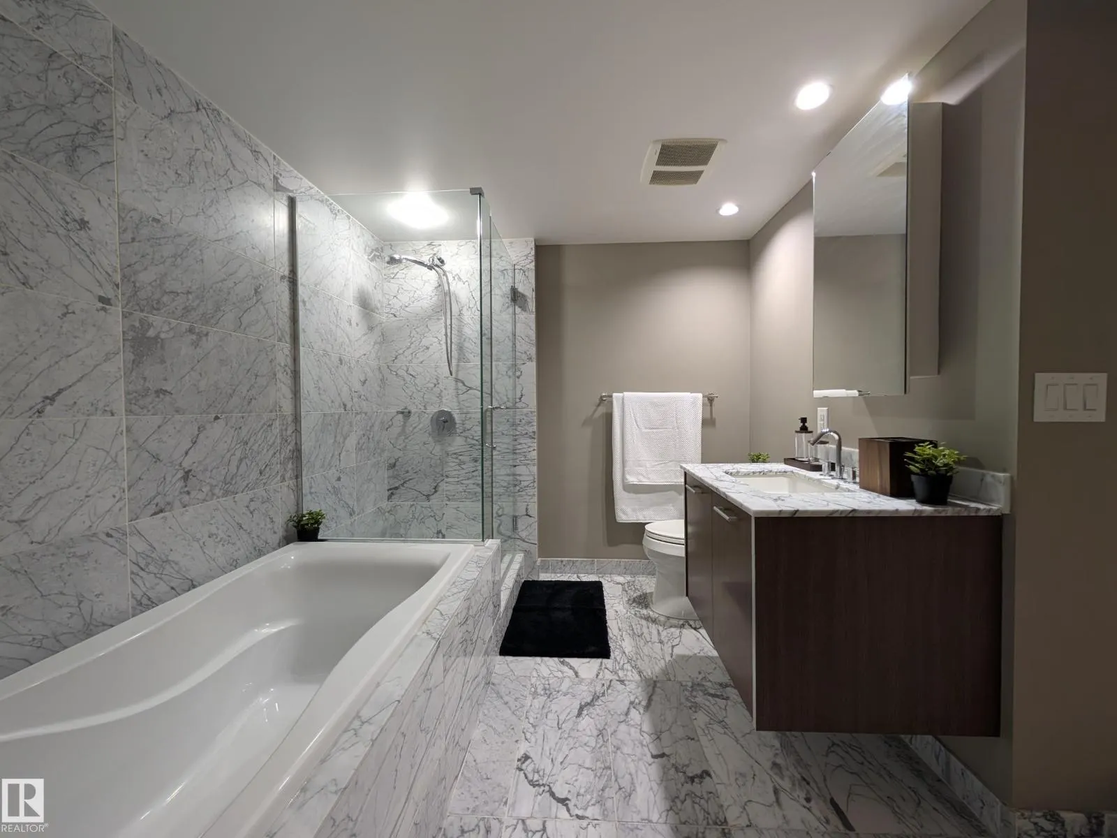 #416 2510 109 ST NW