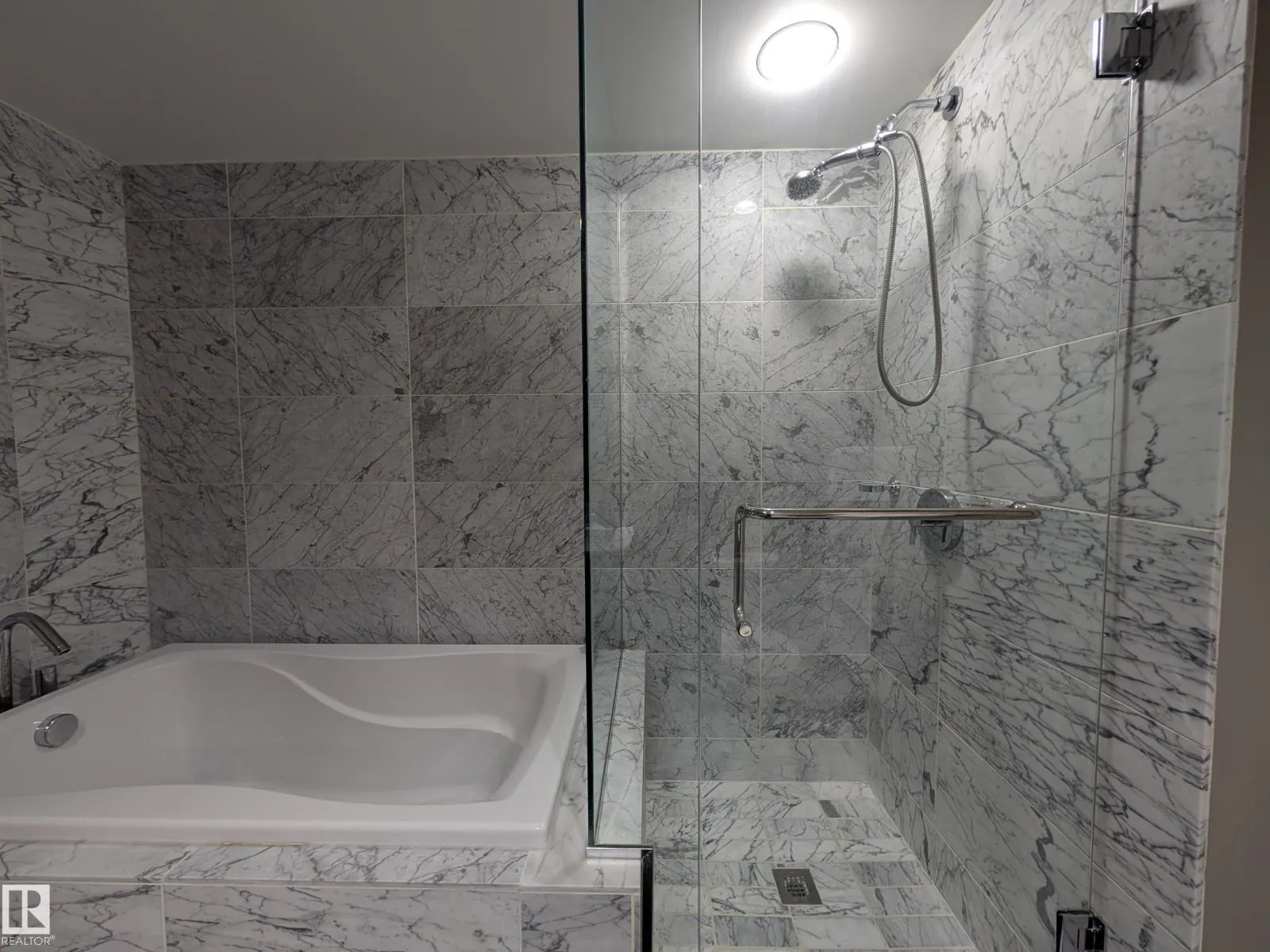 #416 2510 109 ST NW