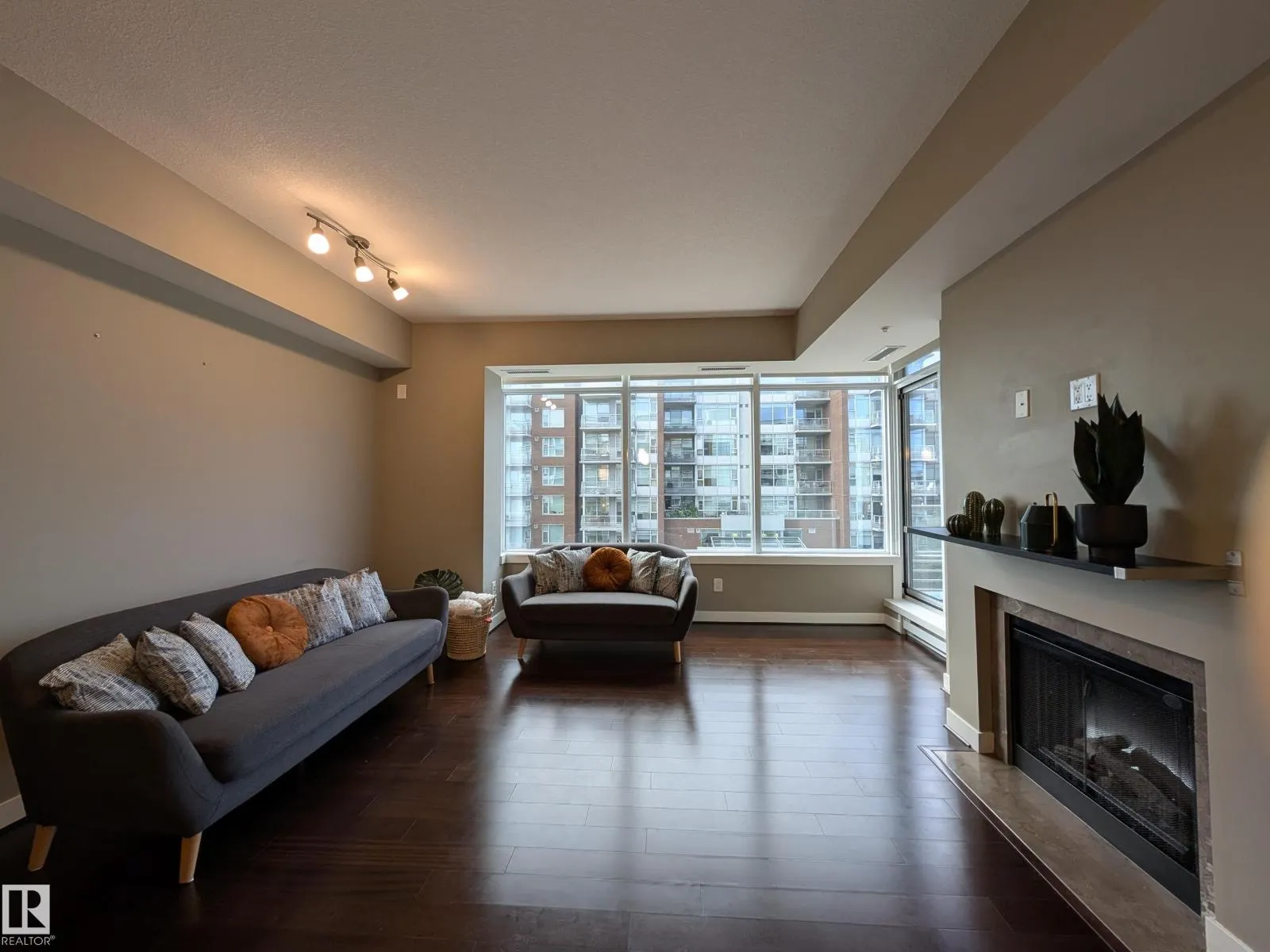 #416 2510 109 ST NW
