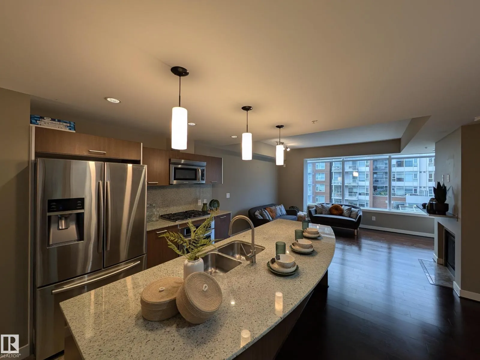 #416 2510 109 ST NW