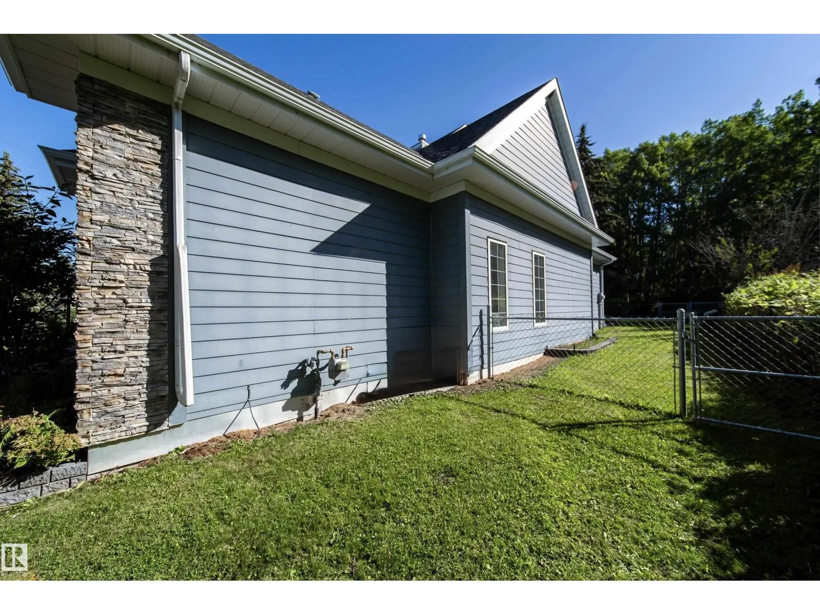 2A Silver Beach RD