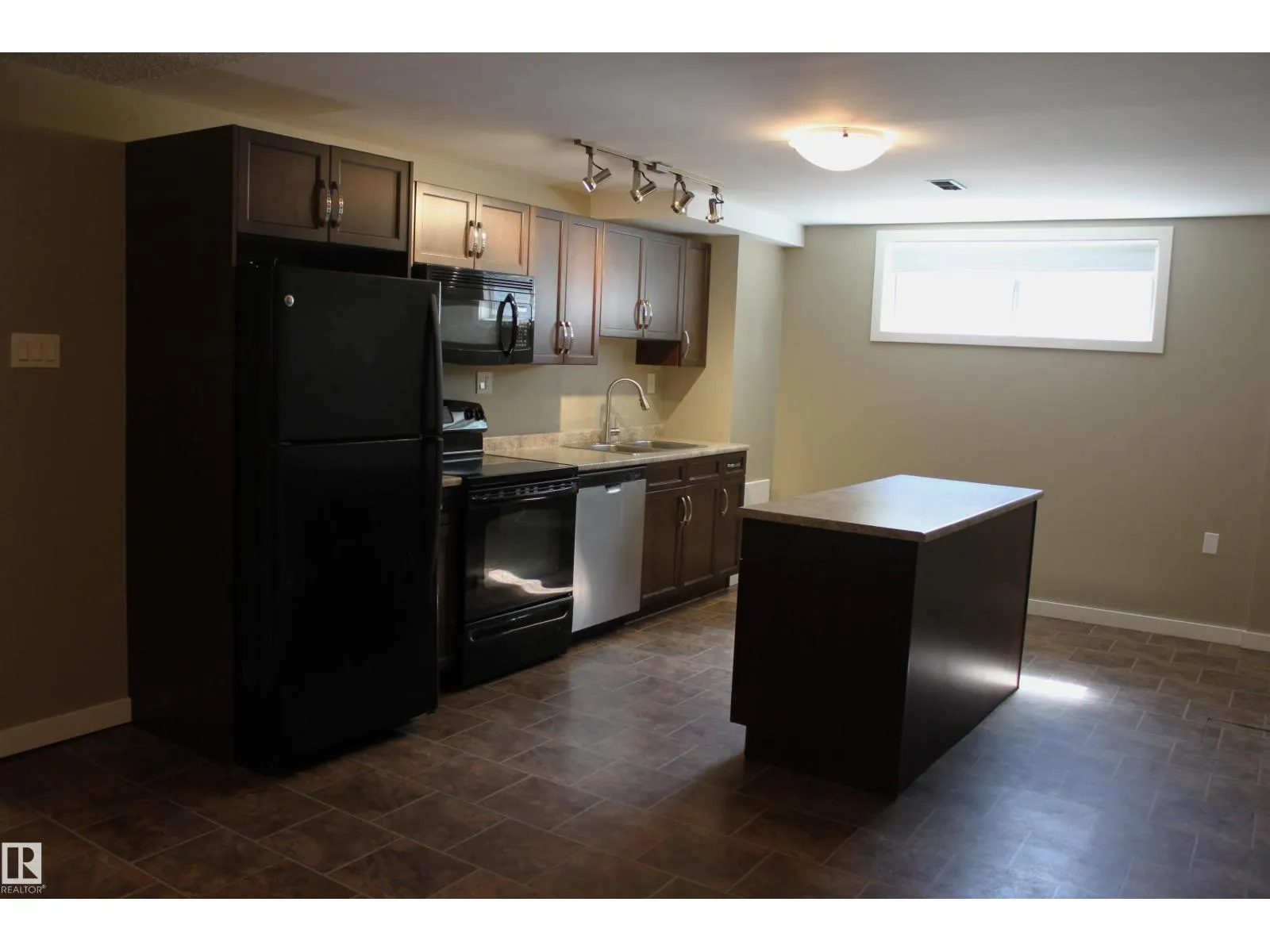 6519 104A ST NW