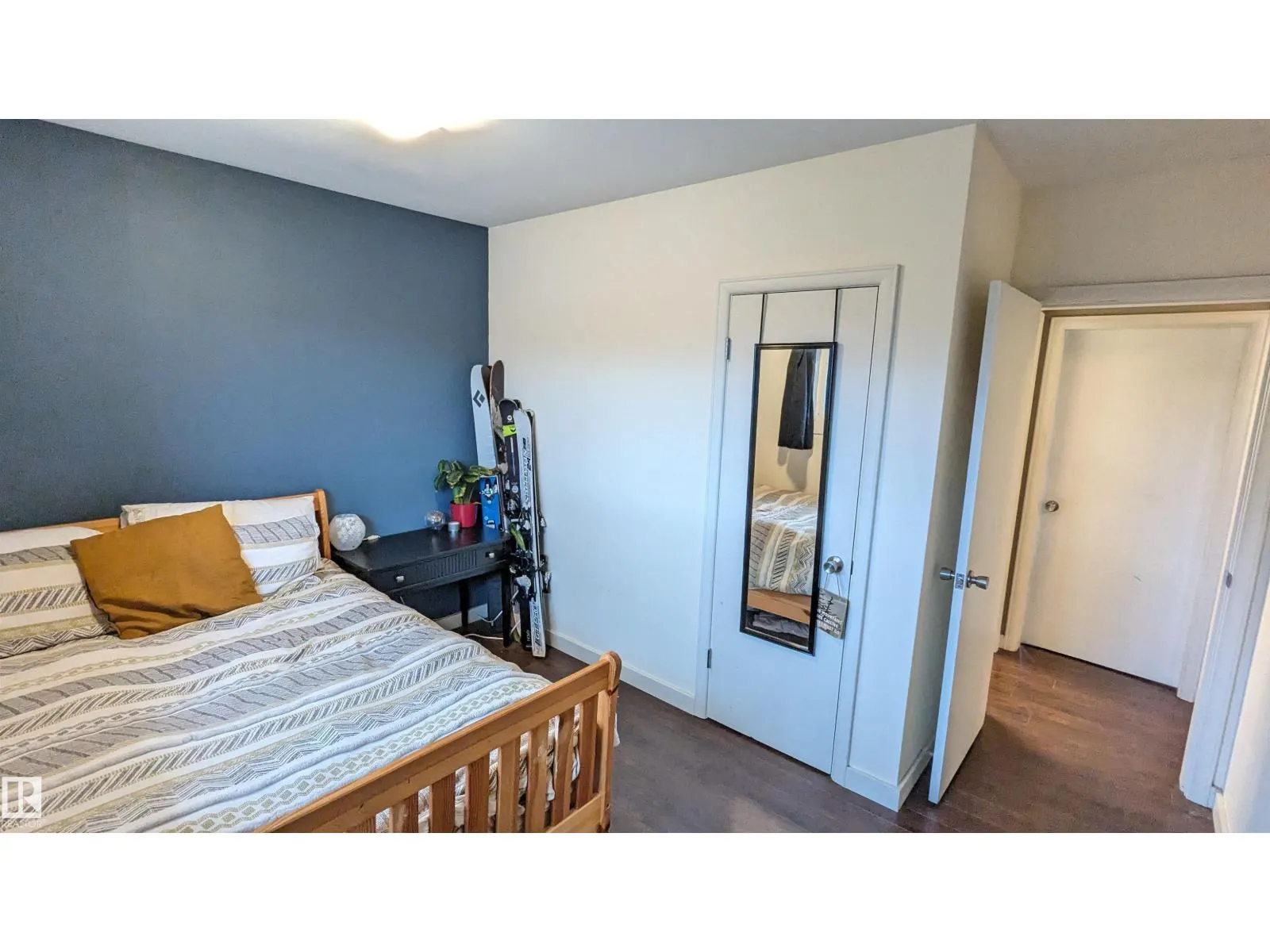 6519 104A ST NW